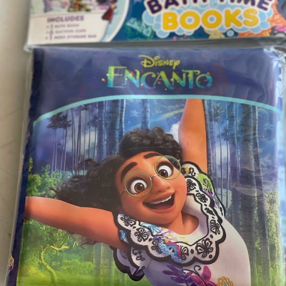 New Disney Encanto Bath Time Books. - Picture 6 of 7